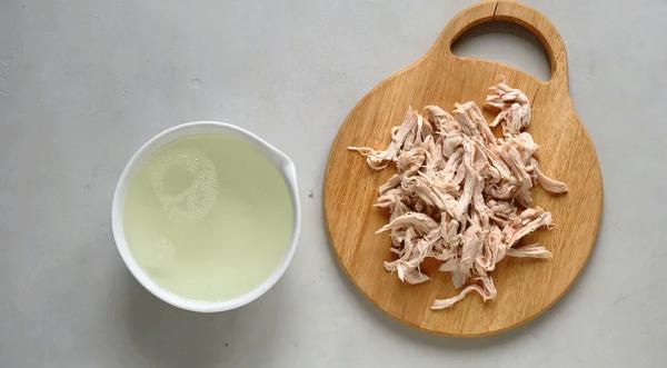 Сливочный суп с курицей и грибами