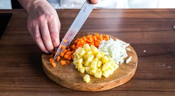 Гороховый суп с копчеными свиными ребрышками