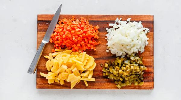 Рассольник с маринованными огурцами и перловкой