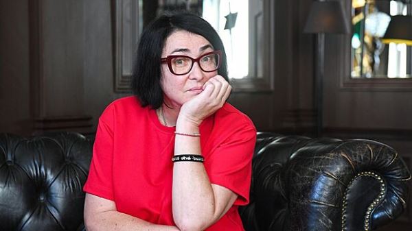 Лолита начала вносить деньги для росписи храма в Мелитополе