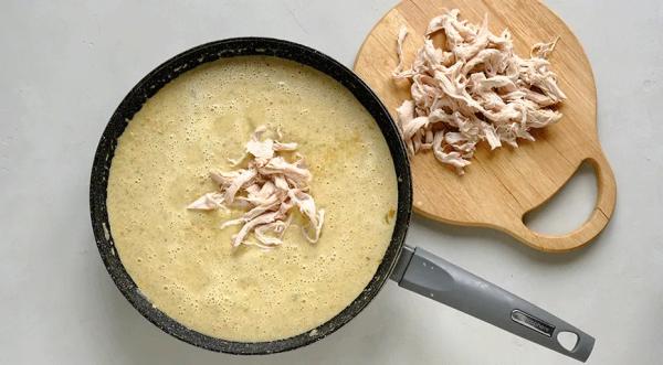Сливочный суп с курицей и грибами