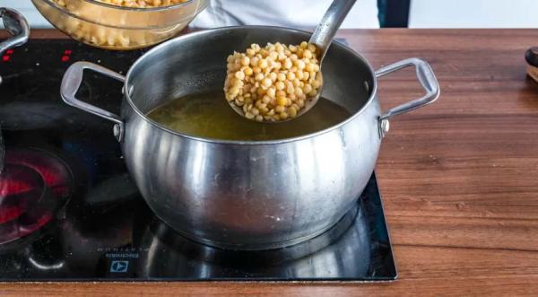 Гороховый суп с копчеными свиными ребрышками