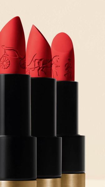 Новинки для губ от Prada Beauty, Bobbi Brown, Herm&egrave;s и Celine