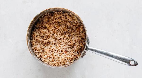 Рассольник с маринованными огурцами и перловкой