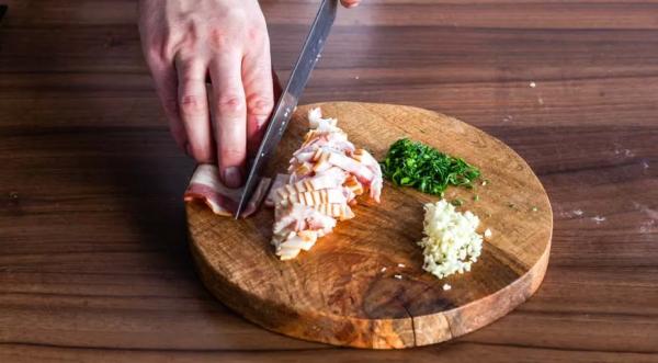 Гороховый суп с копчеными свиными ребрышками